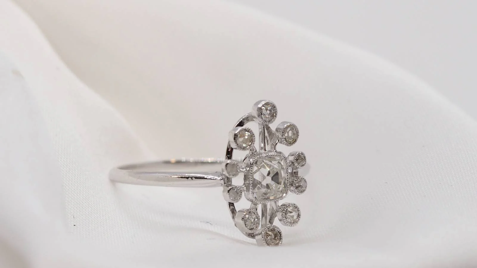 Bague ancienne en or gris et diamants - Image 4