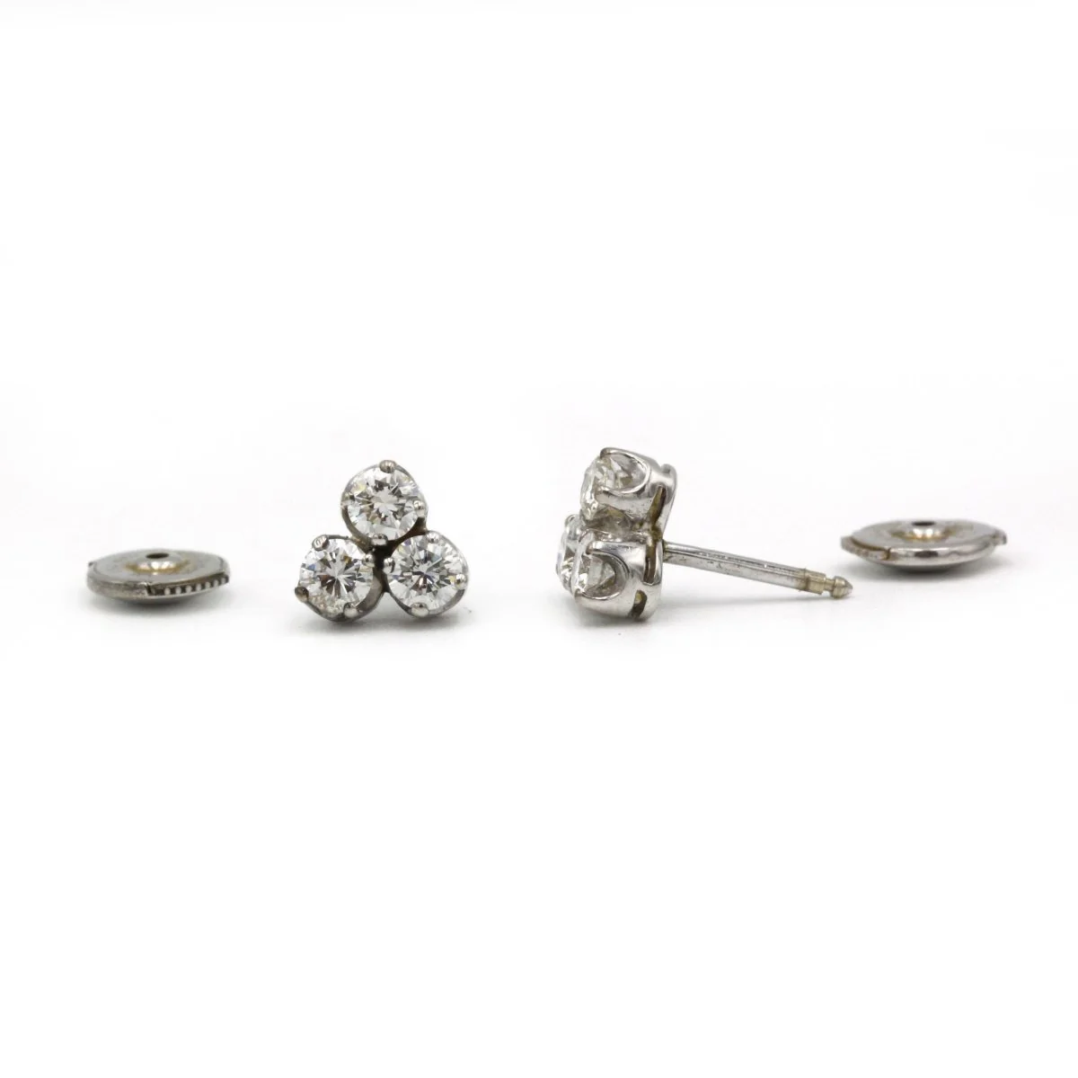 Boucles d'oreilles Clous en or blanc et diamants - Image 3
