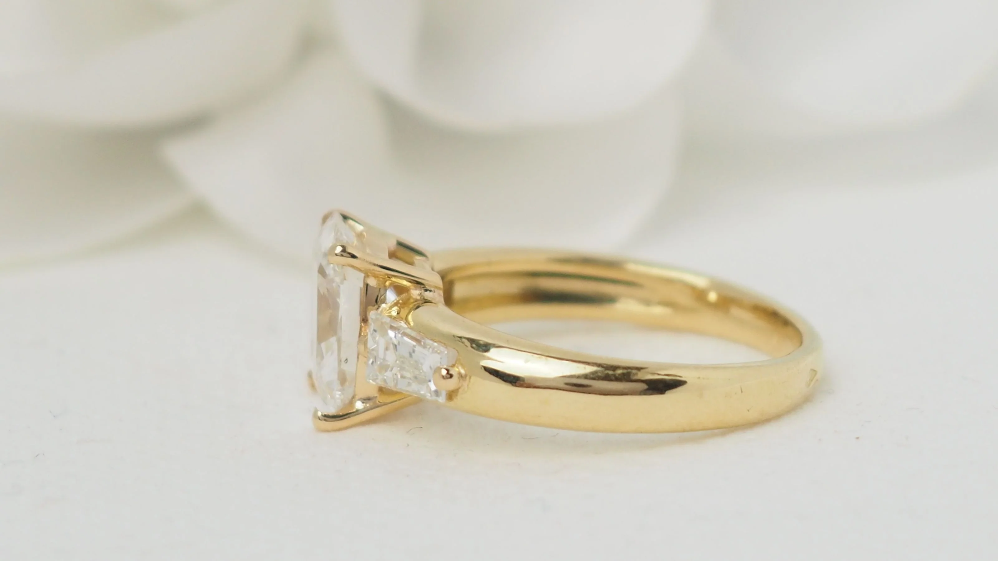 Bague en or jaune et diamant coussin 2cts Certifié - Image 8