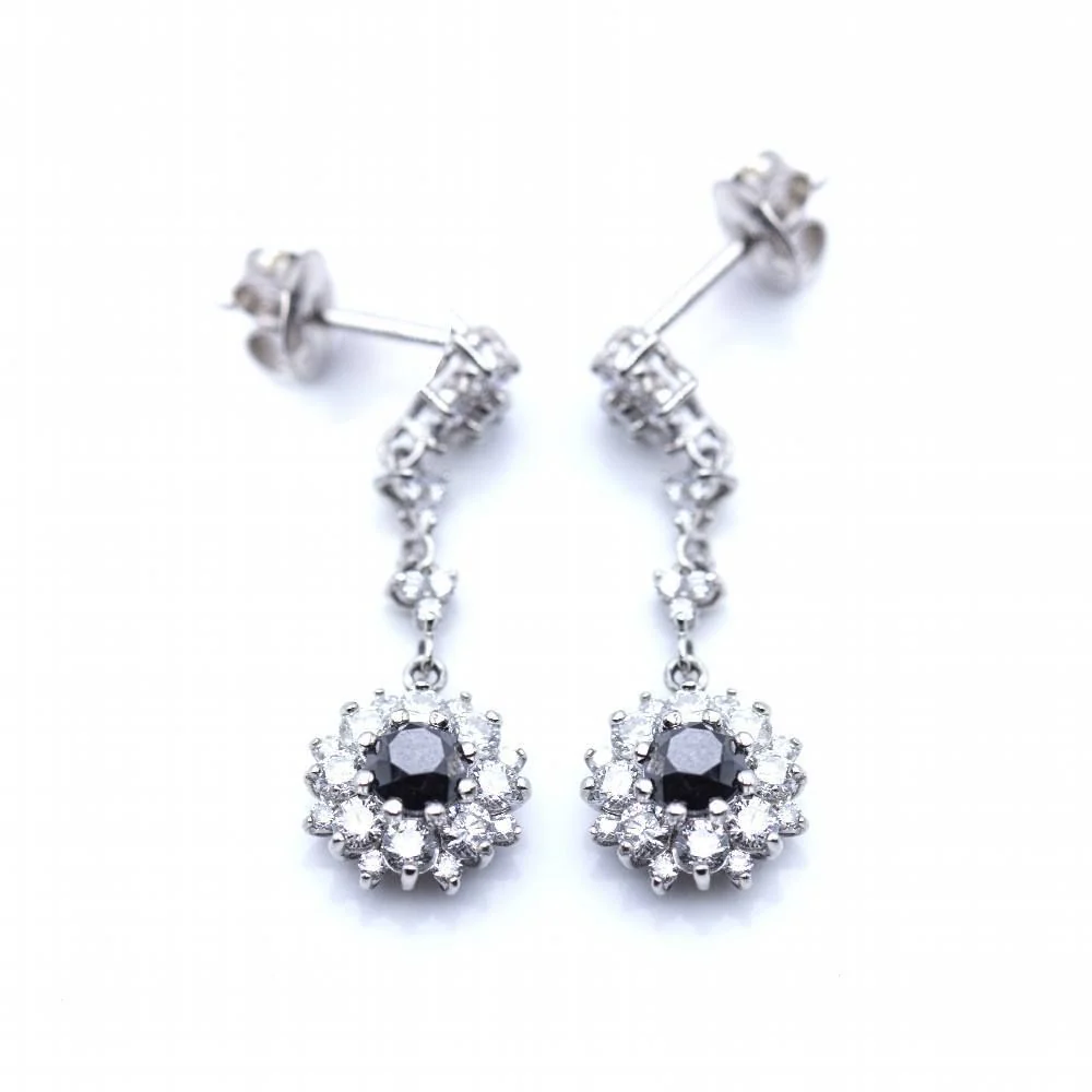 Boucles d'oreilles longues avec Diamant blanc et Diamant noir - Image 3