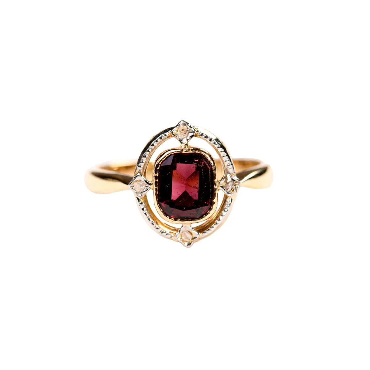 Bague Entourage en or jaune, platine, grenat et diamants