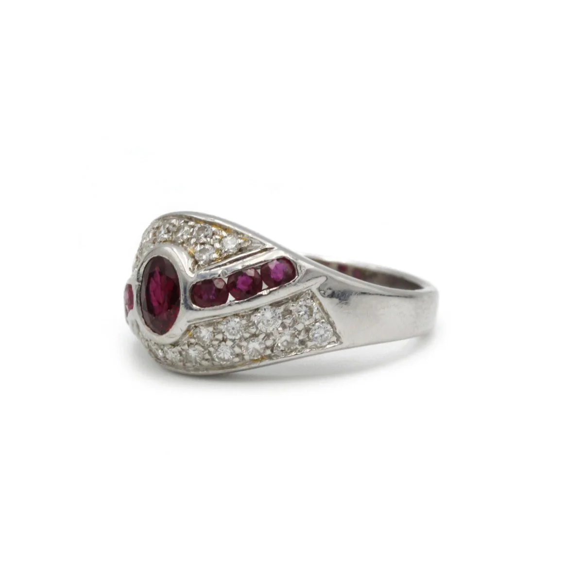 Bague en or blanc, rubis et diamants - Image 2