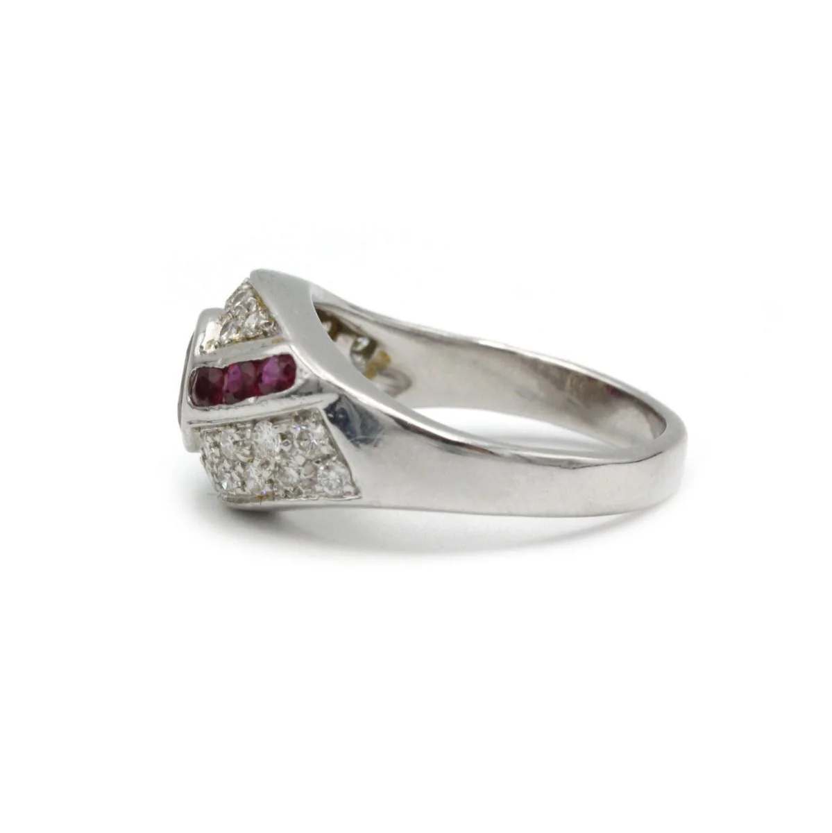 Bague en or blanc, rubis et diamants - Image 3