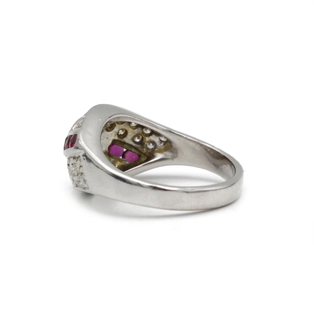 Bague en or blanc, rubis et diamants - Image 4