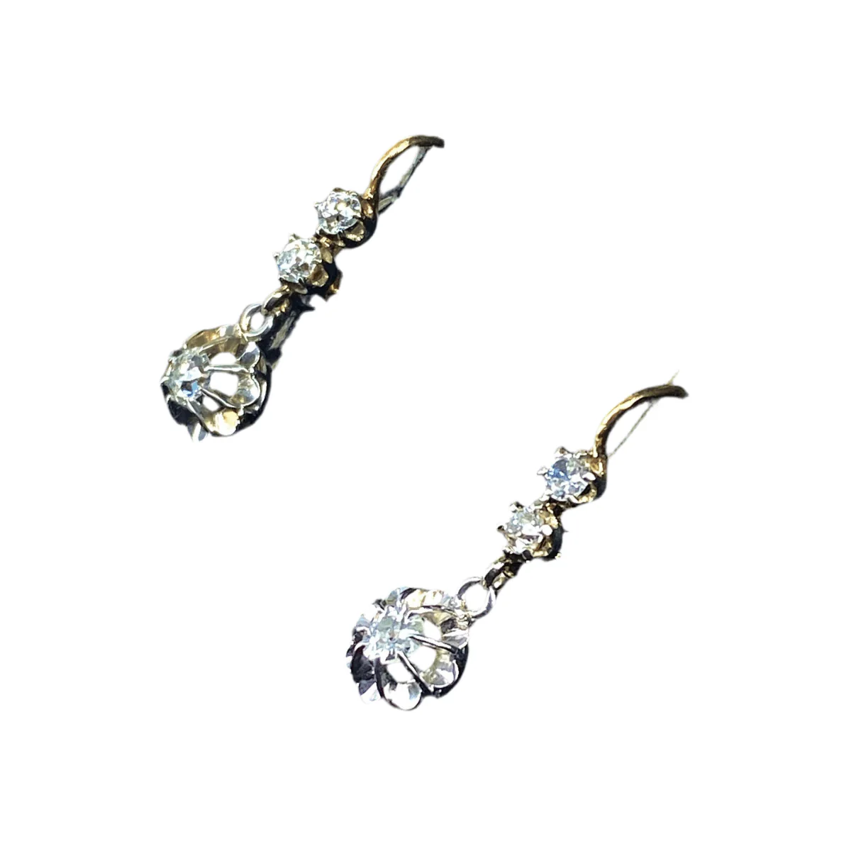 Boucles d’oreilles dormeuses en or jaune et diamants - Image 3