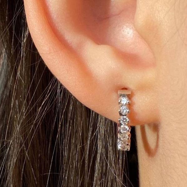 Boucles d’oreilles Créoles en or blanc et diamants - Image 2
