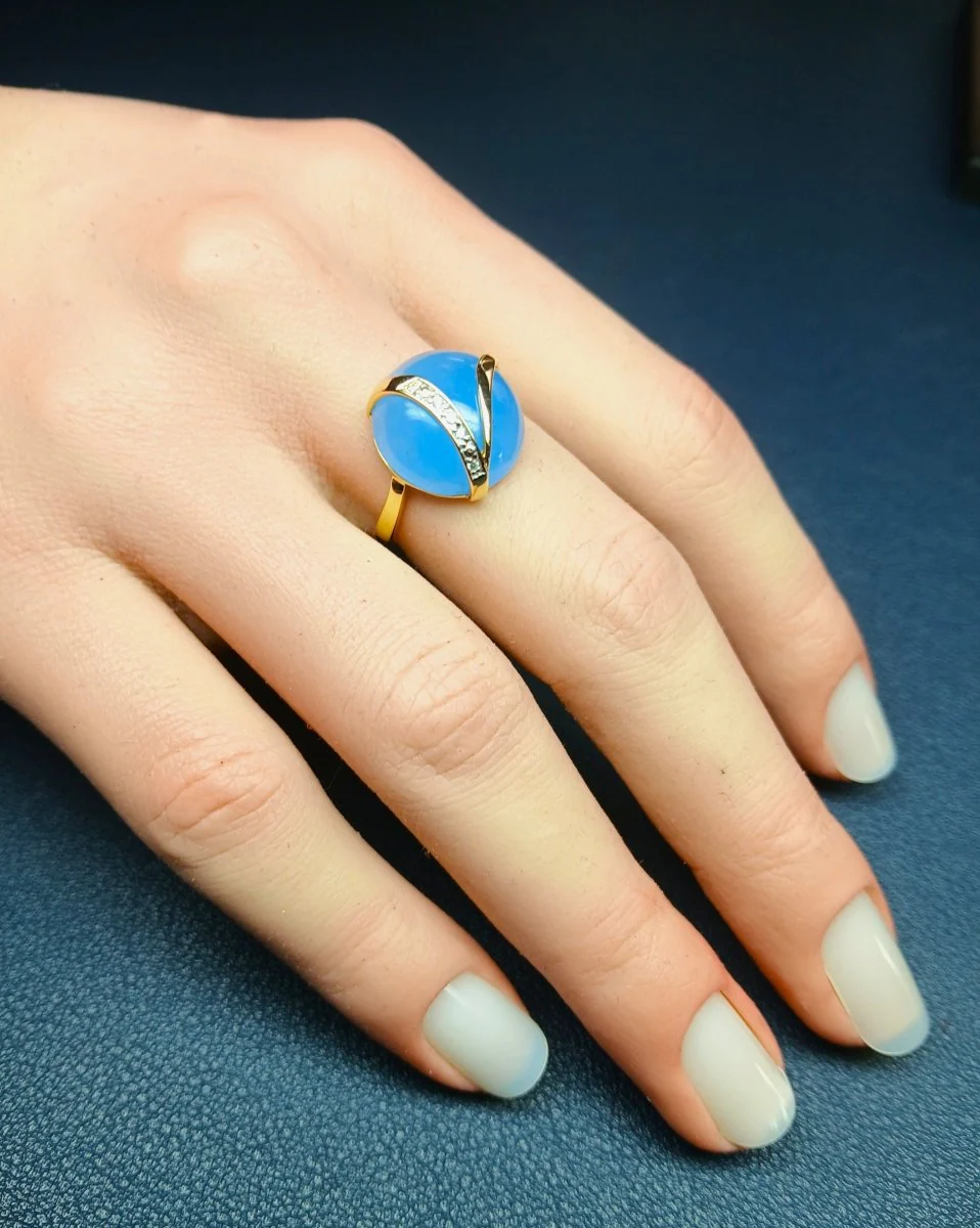 Bague en or jaune, diamants et chalcédoine bleue - Image 4