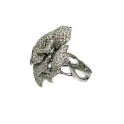 Bague Camélia en or blanc et diamants - Image 2