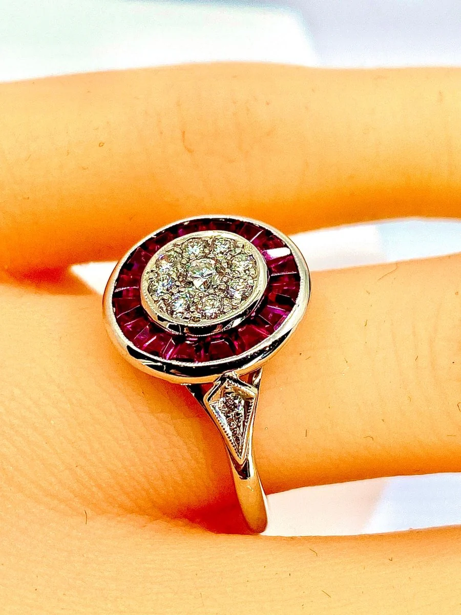 Bague en or blanc 18 carats en rubis et diamants - Image 3