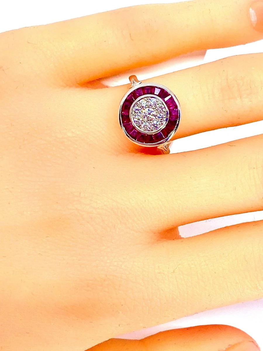 Bague en or blanc 18 carats en rubis et diamants - Image 9
