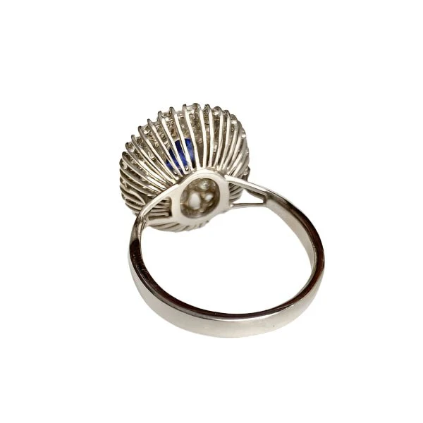 Bague Marguerite en or blanc, saphir et diamants - Image 4