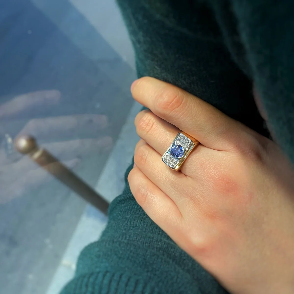 Bague Tank en or jaune, platine saphir et diamants - Image 5