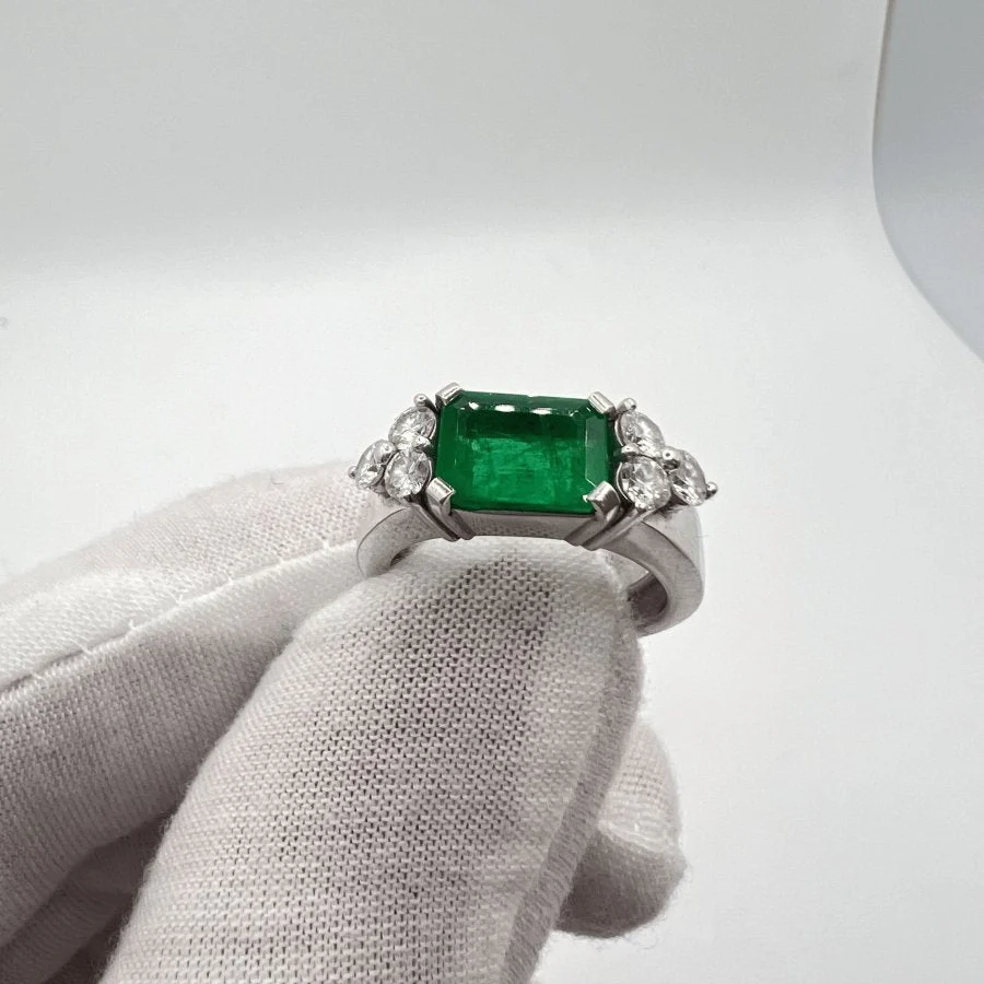 Bague en or blanc, émeraude, et diamants - Image 12