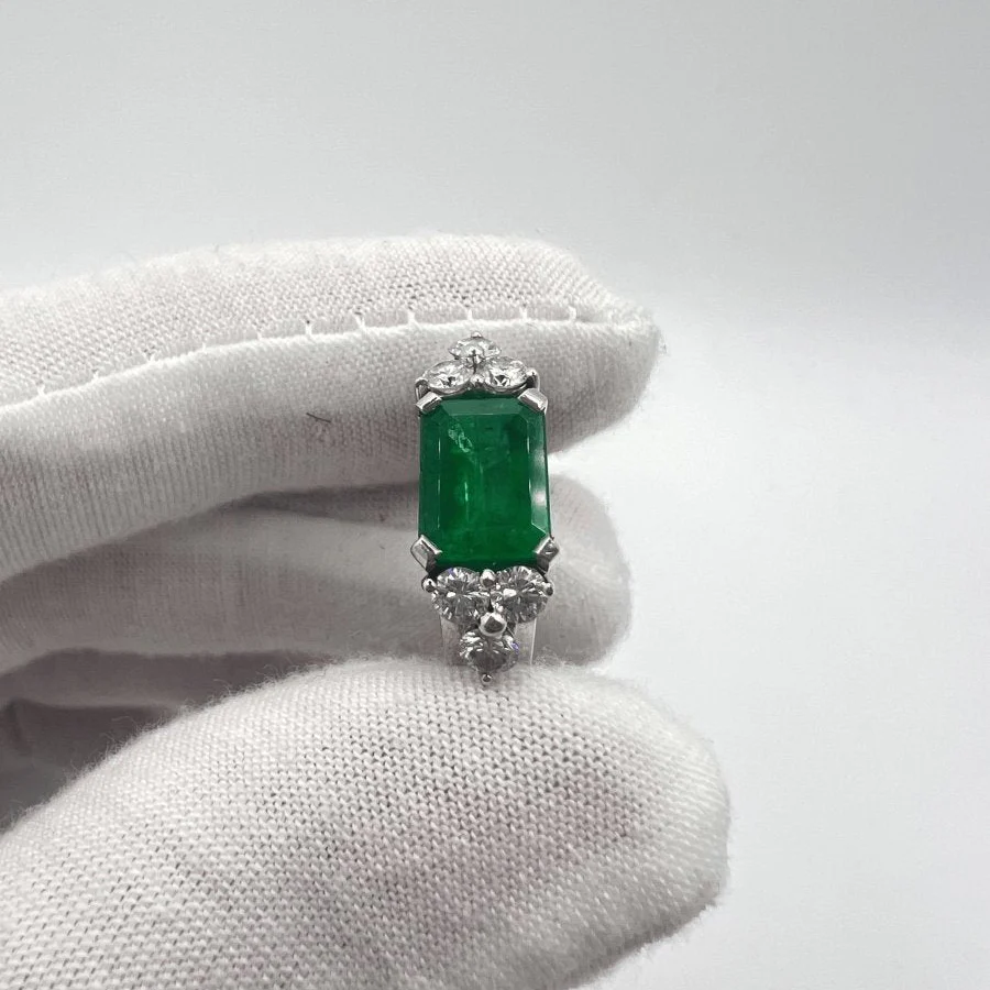 Bague en or blanc, émeraude, et diamants - Image 13
