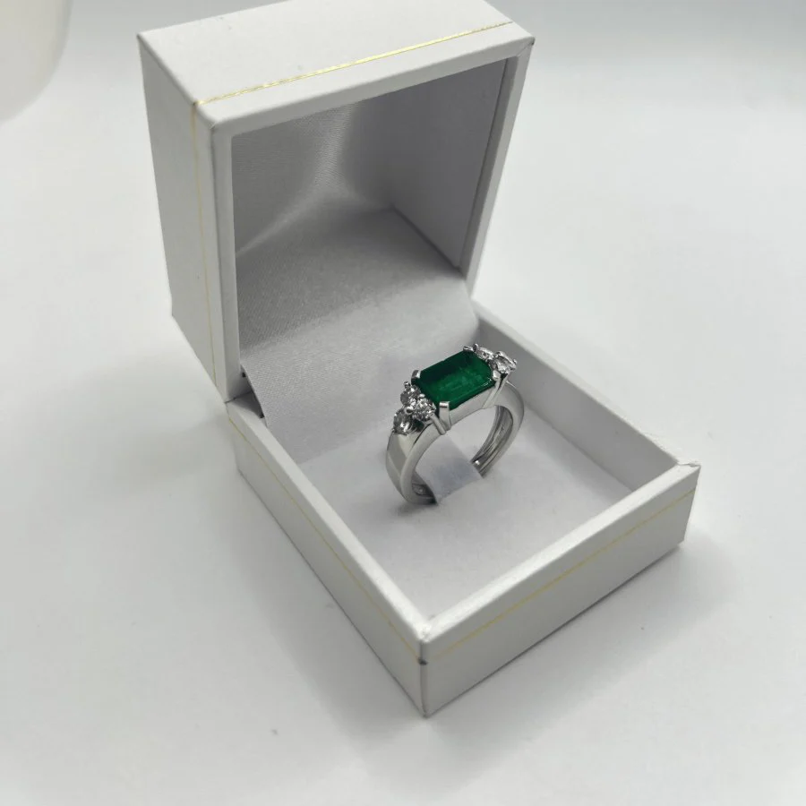 Bague en or blanc, émeraude, et diamants - Image 14
