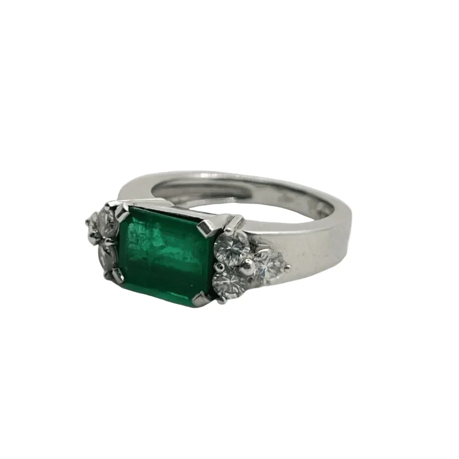 Bague en or blanc, émeraude, et diamants - Image 2