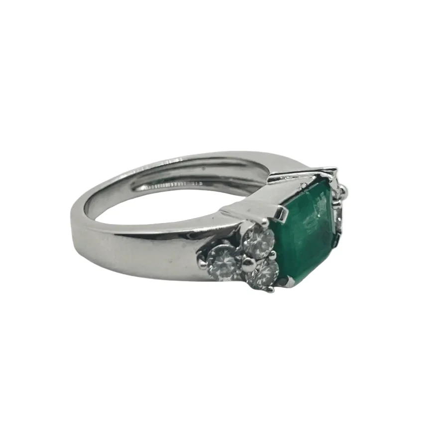 Bague en or blanc, émeraude, et diamants - Image 3