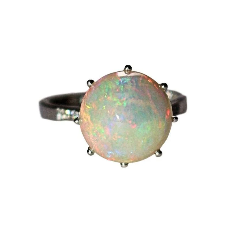 Bague en or blanc, opale et diamants