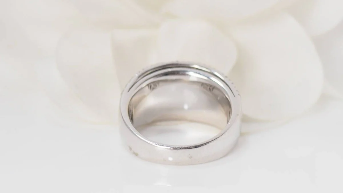 Bague ajourée en or blanc, diamants blancs et noirs - Image 7