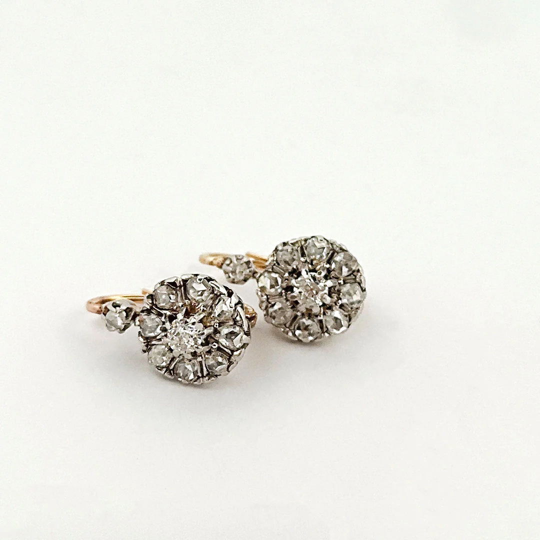 Boucles d'oreilles Dormeuses marguerites en or et diamants - Image 4