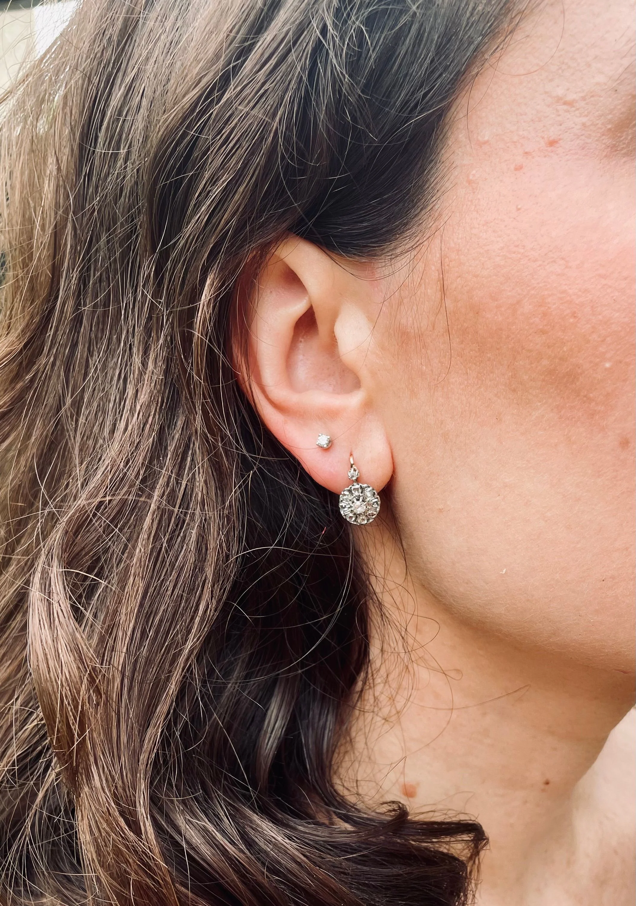 Boucles d'oreilles Dormeuses marguerites en or et diamants - Image 5