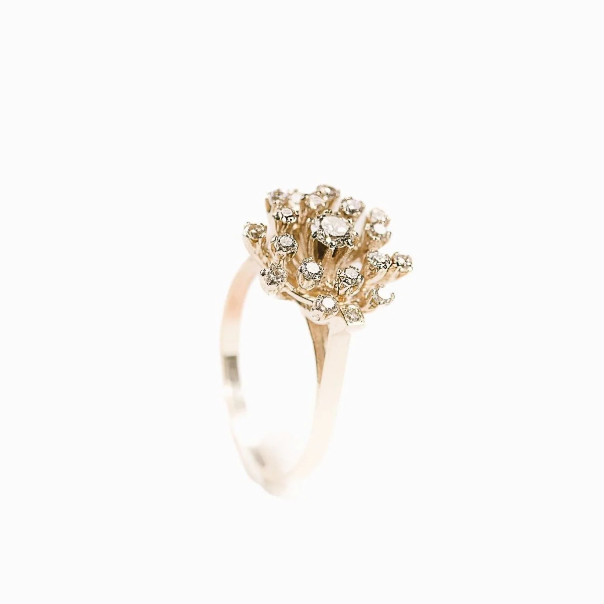 Bague fleur en or jaune et diamants - Image 3