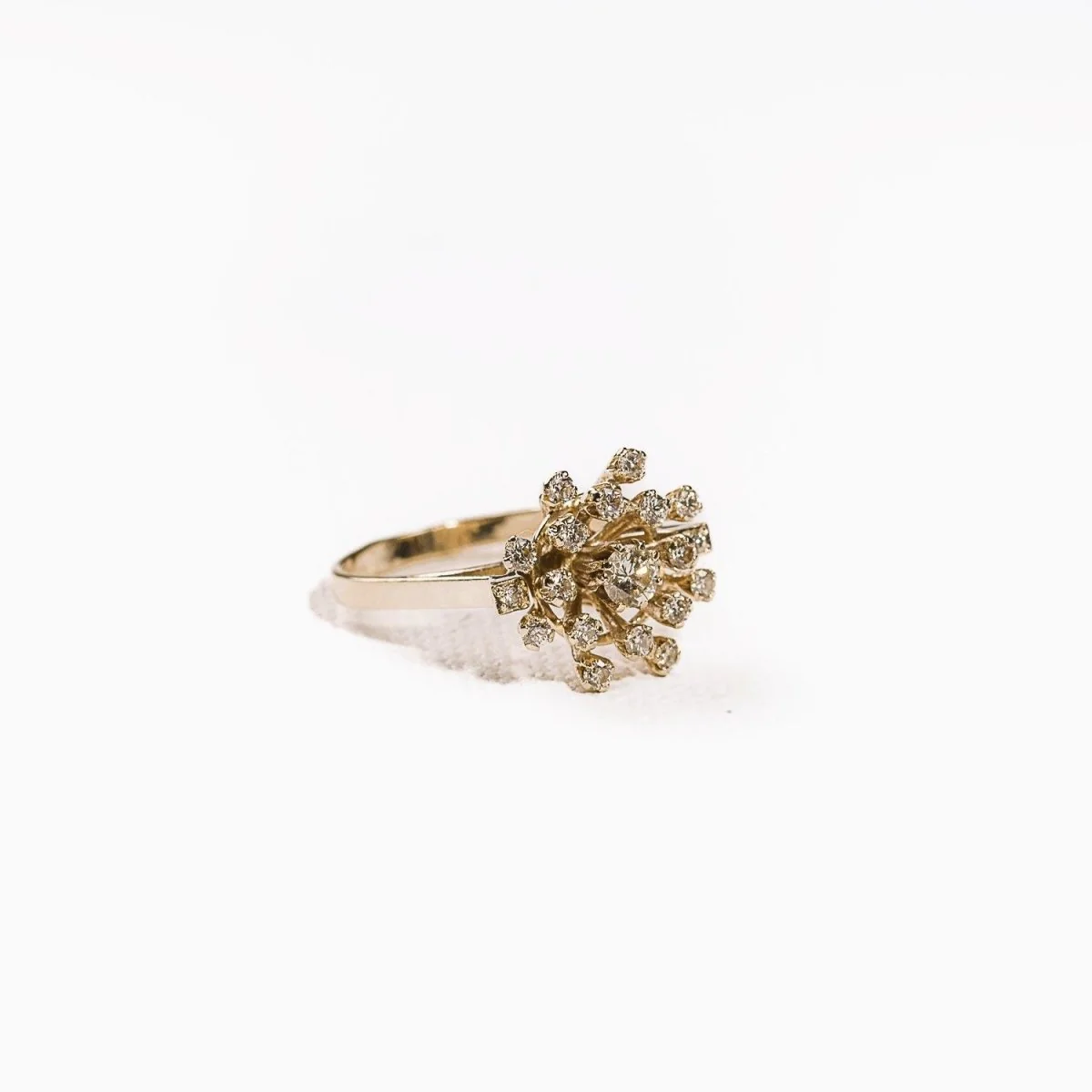 Bague fleur en or jaune et diamants - Image 4
