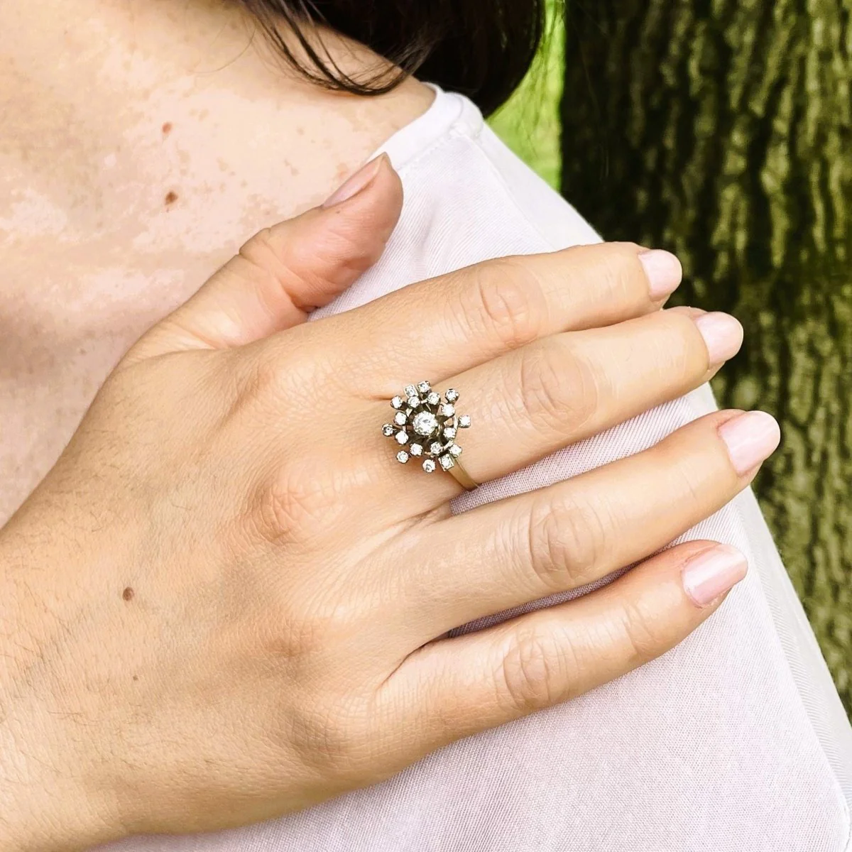 Bague fleur en or jaune et diamants - Image 5