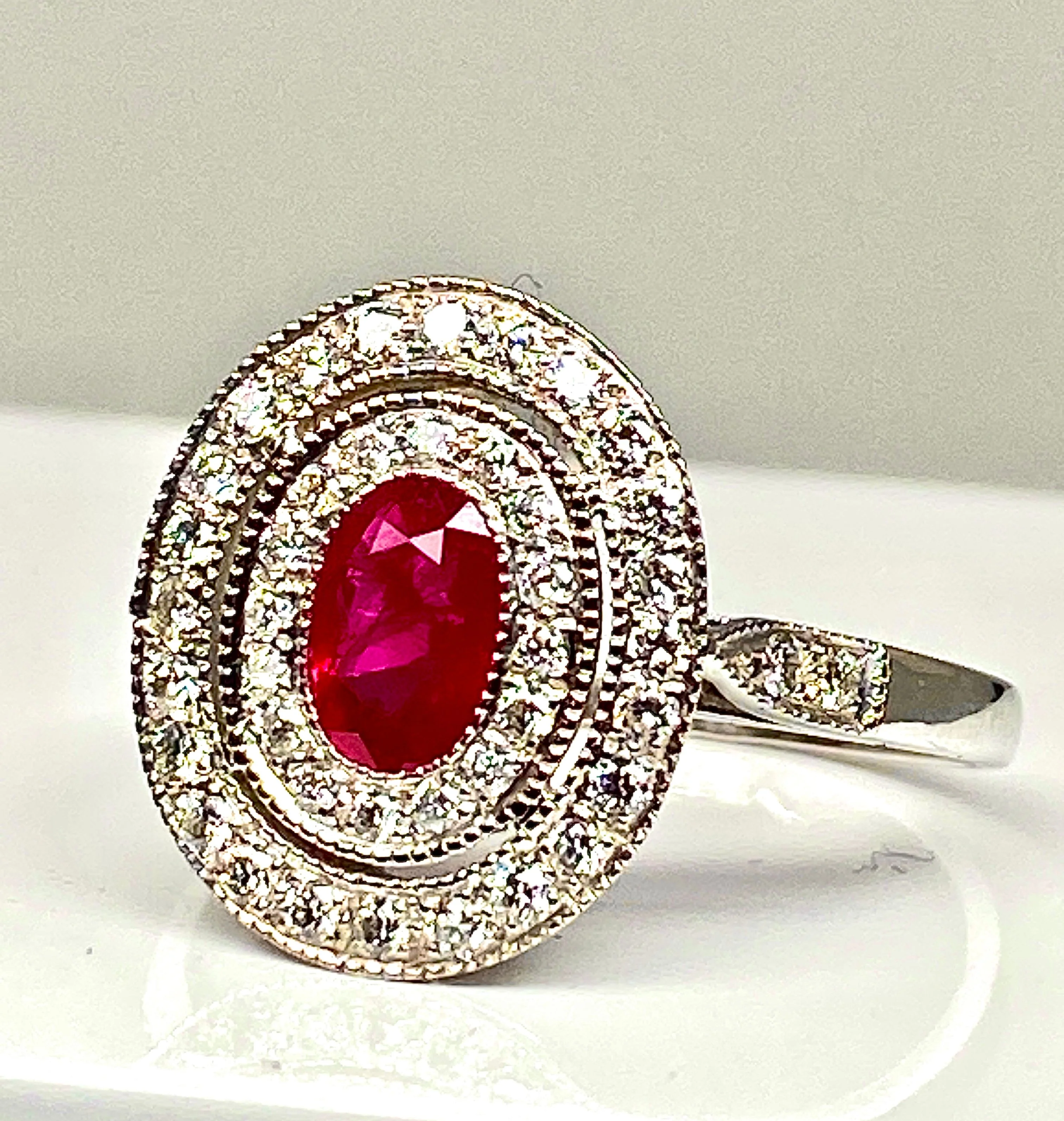 Bague marguerite en or 18 carats en rubis et diamants - Image 2