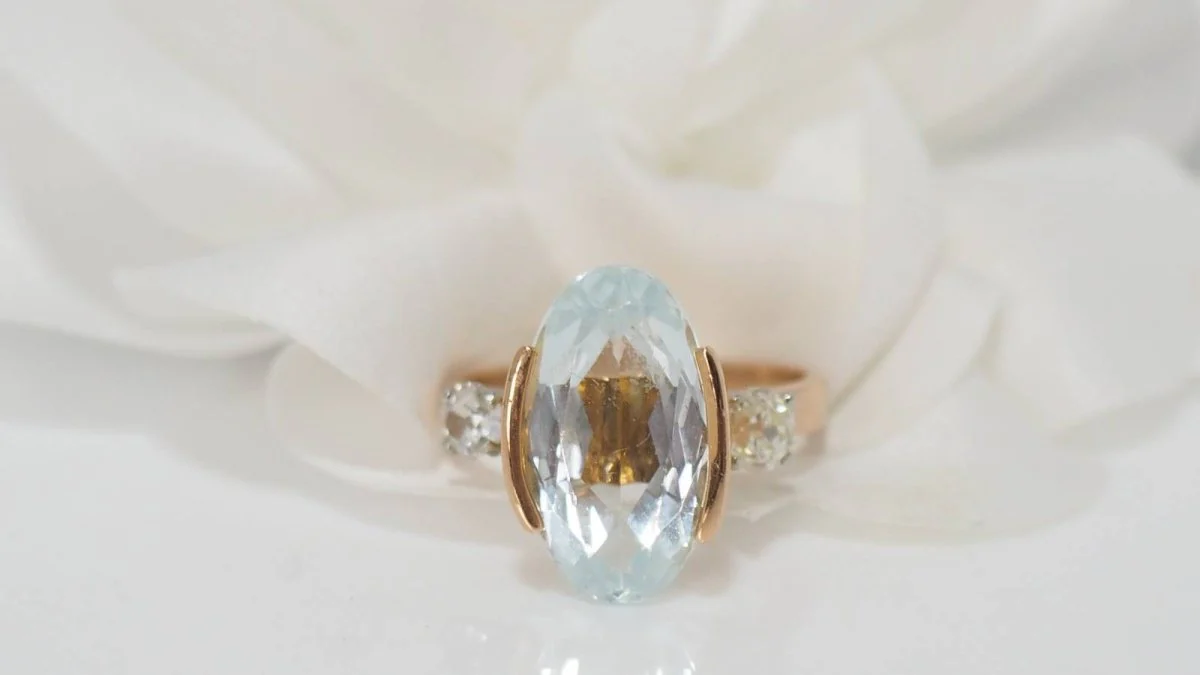 Bague en or jaune, aigue marine et diamants