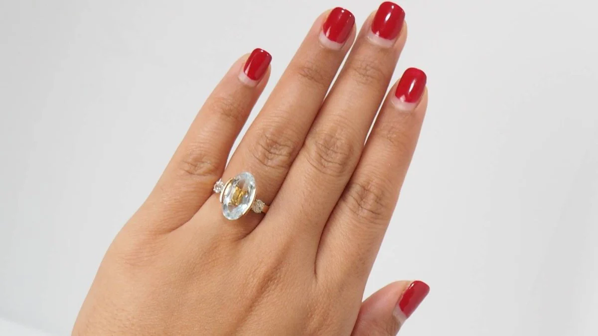 Bague en or jaune, aigue marine et diamants - Image 2