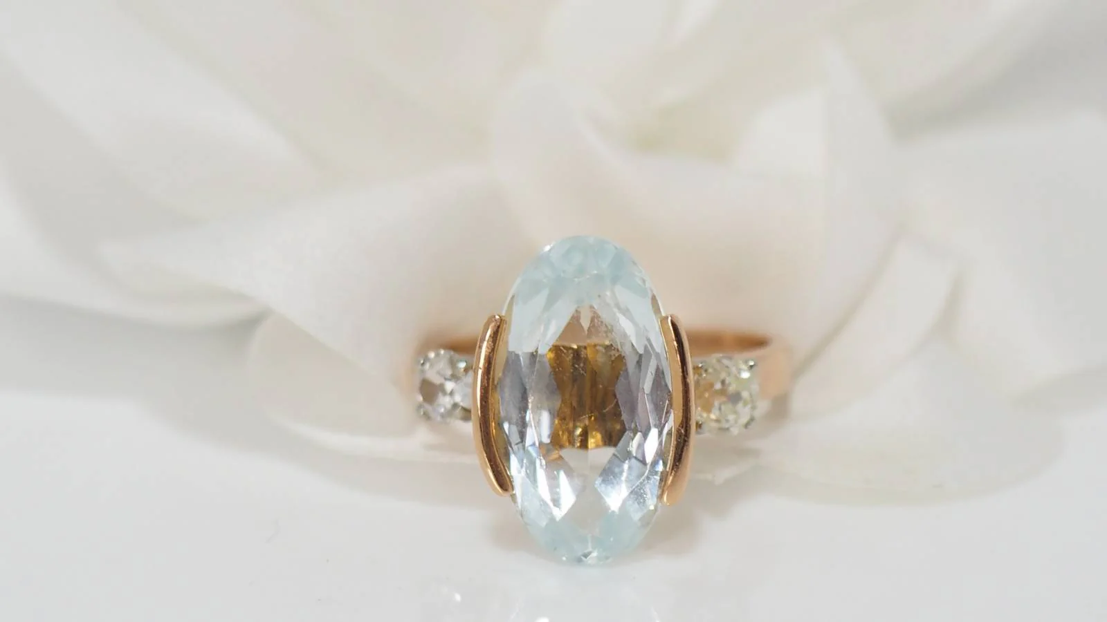 Bague en or jaune, aigue marine et diamants - Image 4