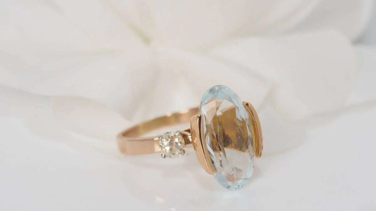 Bague en or jaune, aigue marine et diamants - Image 5