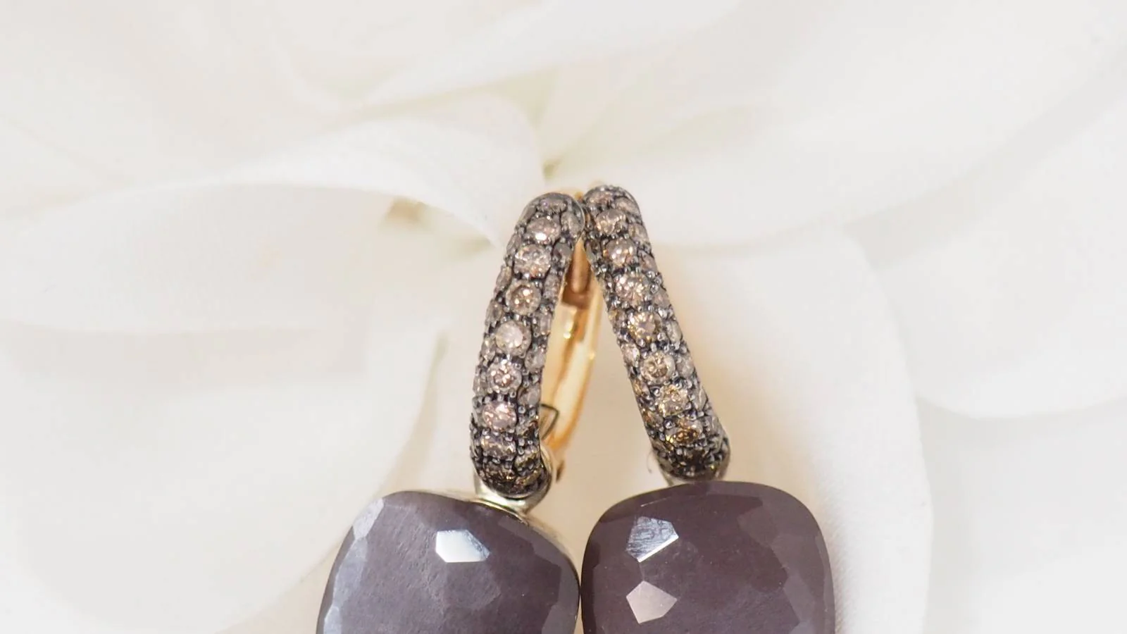 Boucles d'oreilles Pomellato en or rose, pierre de Lune et diamants bruns - Image 7