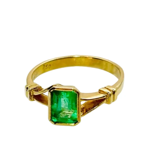 Bague Solitaire en or jaune et émeraude - Image 3