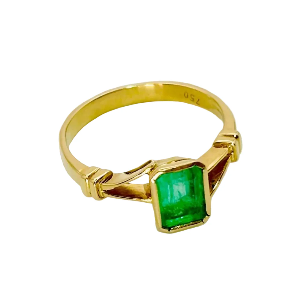 Bague Solitaire en or jaune et émeraude - Image 4