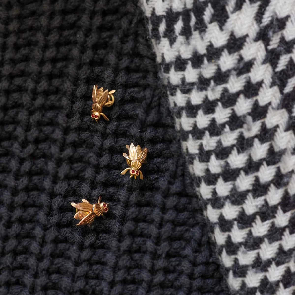 Broche en or jaune et grenats - Image 2