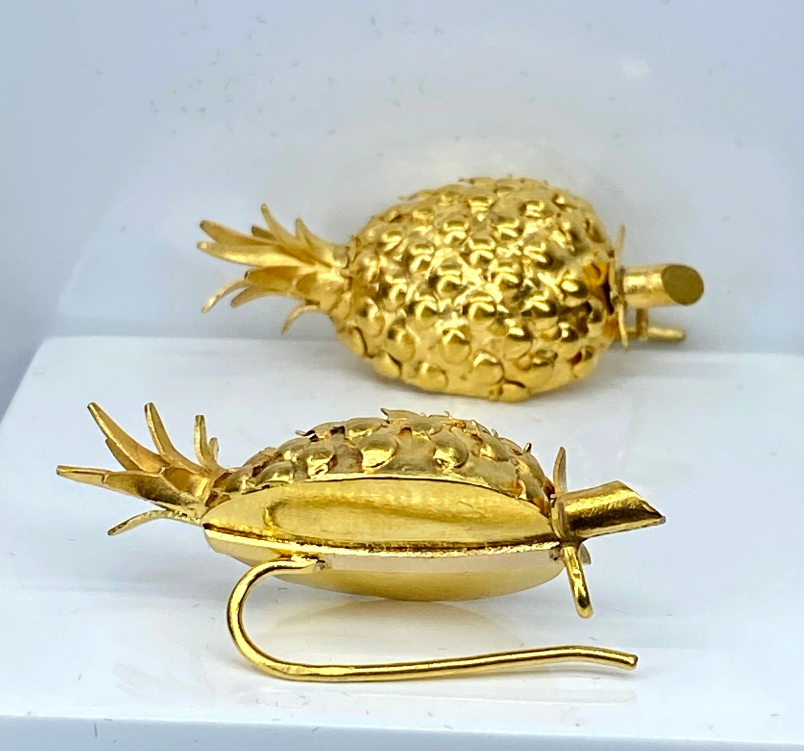 Paire de boucles d’oreilles Ananas en or jaune 18 carats - Image 4