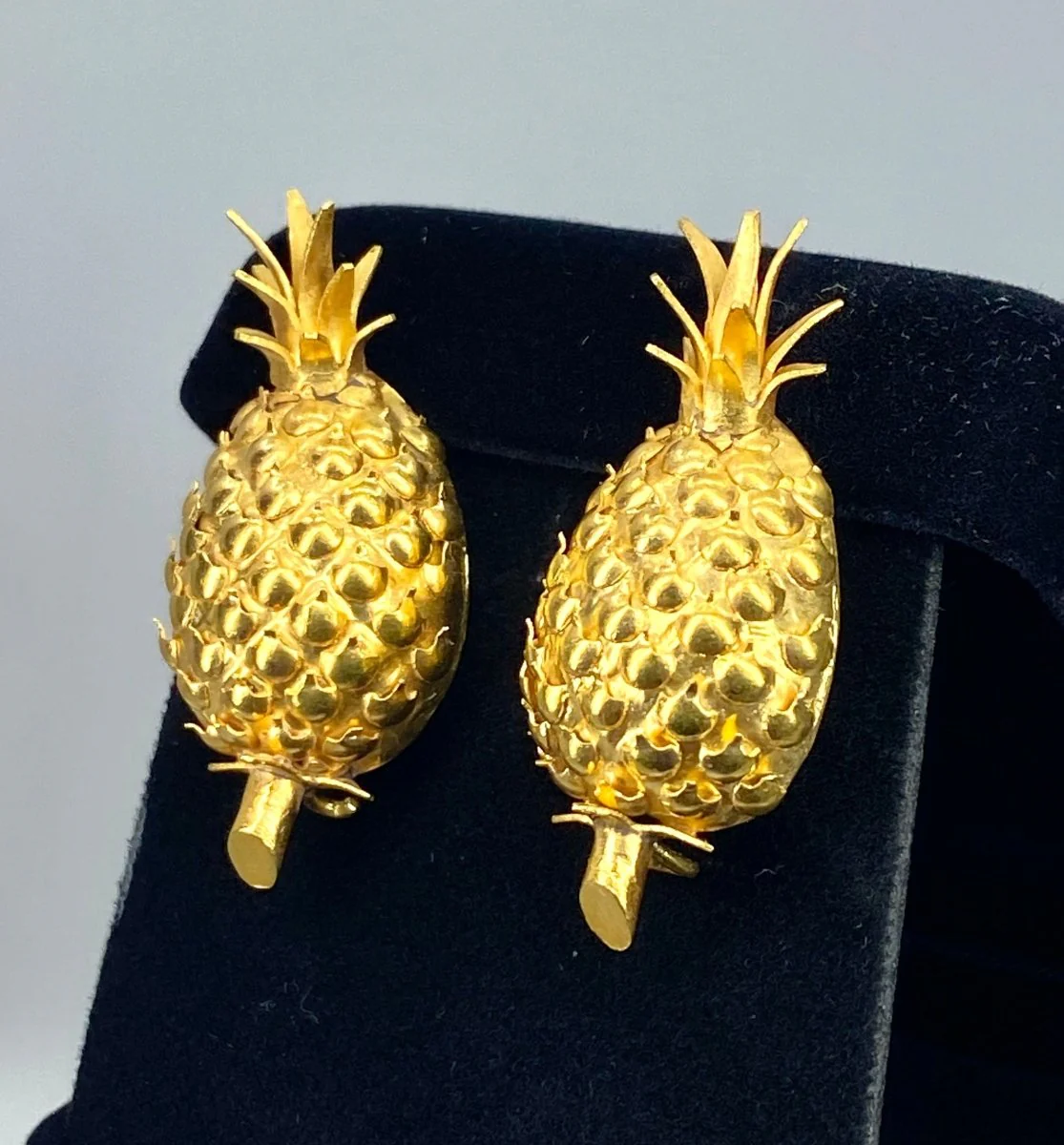 Paire de boucles d’oreilles Ananas en or jaune 18 carats - Image 5