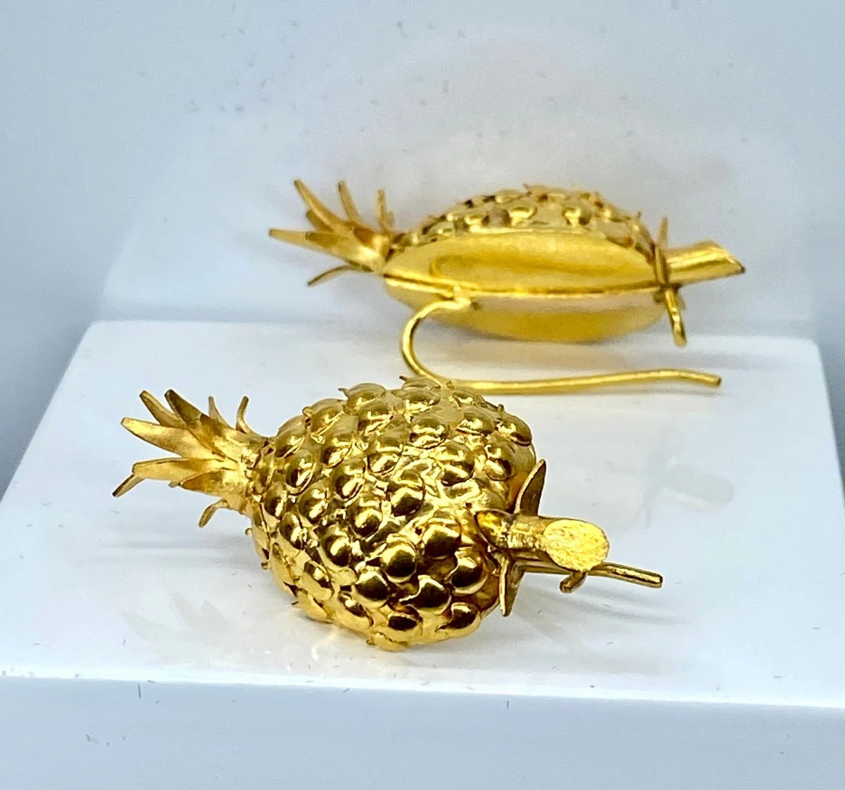 Paire de boucles d’oreilles Ananas en or jaune 18 carats - Image 6