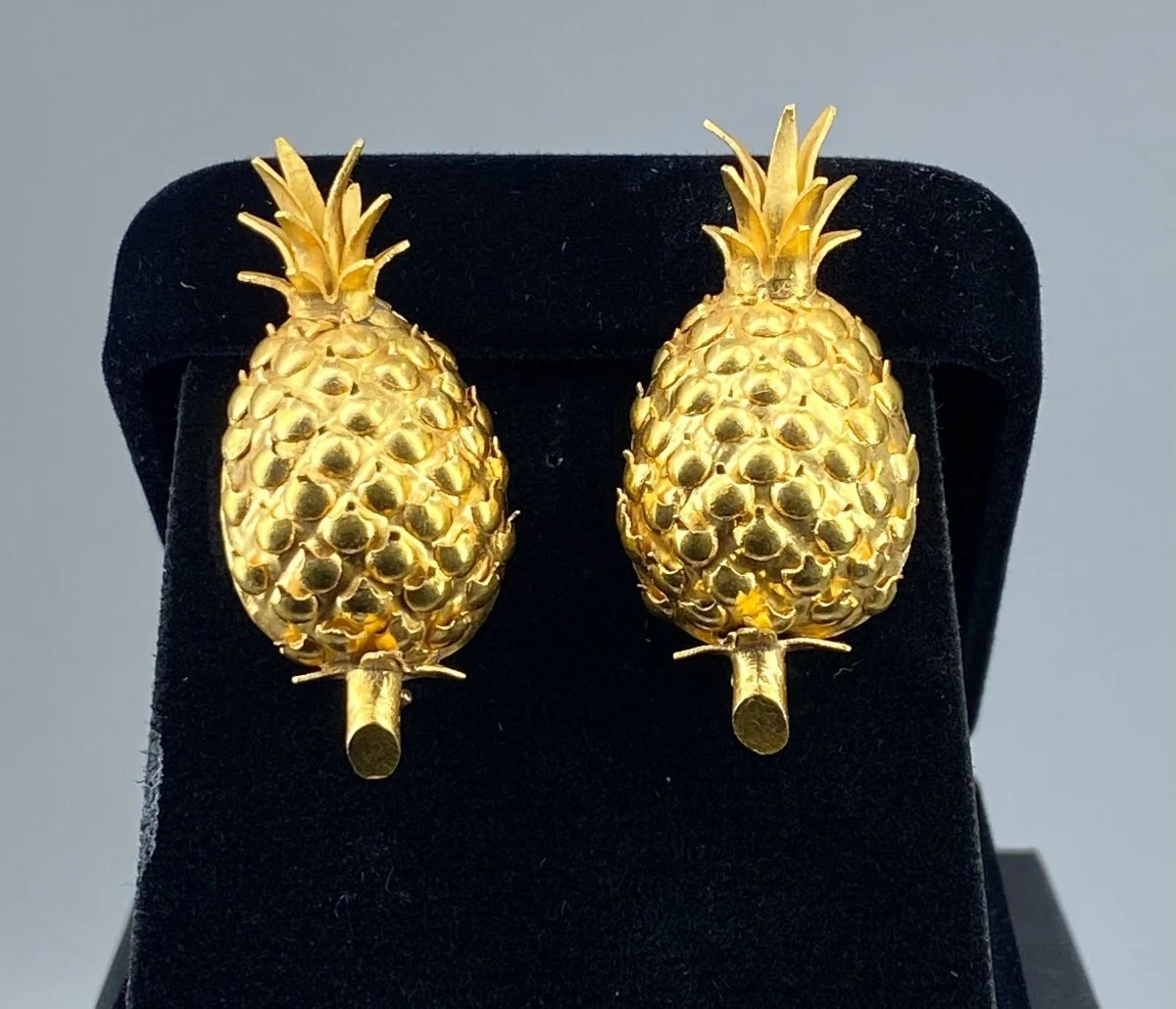 Paire de boucles d’oreilles Ananas en or jaune 18 carats - Image 7