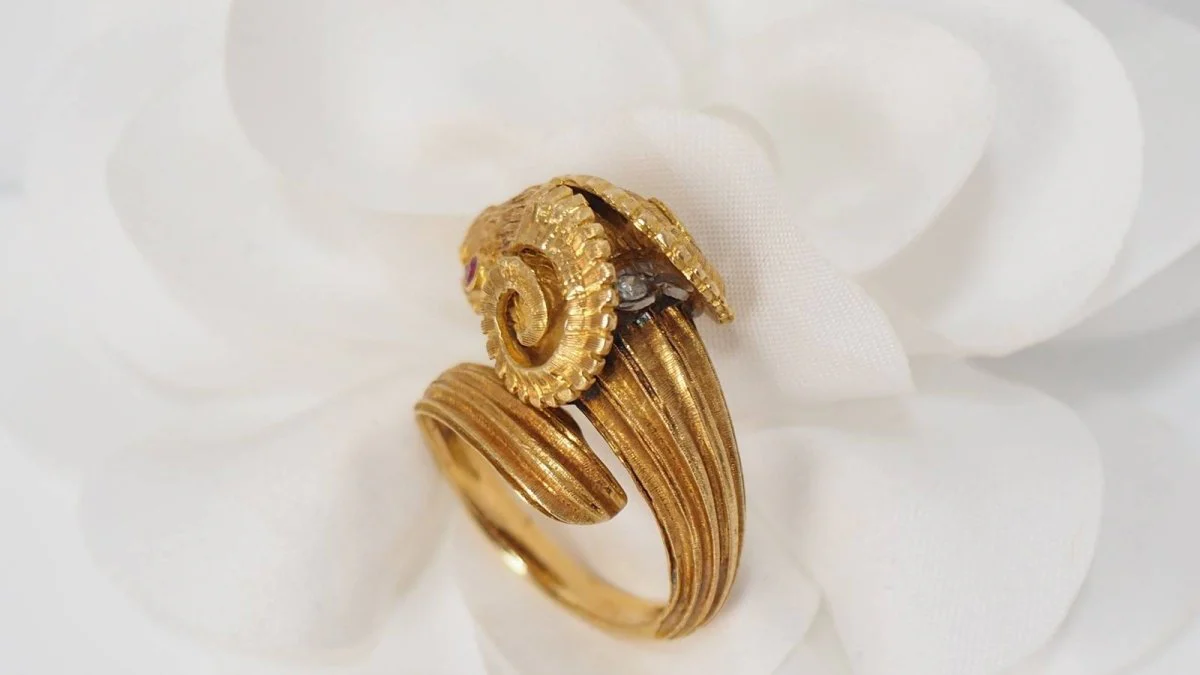 Bague Tête de bélier en or jaune et rubis - Image 6