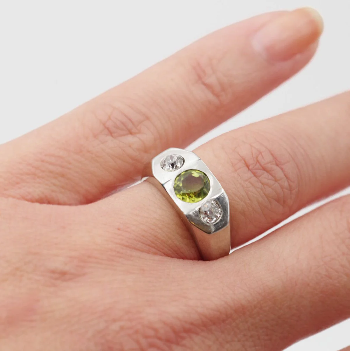Bague Chevalière en or blanc, tourmaline et diamants - Image 2
