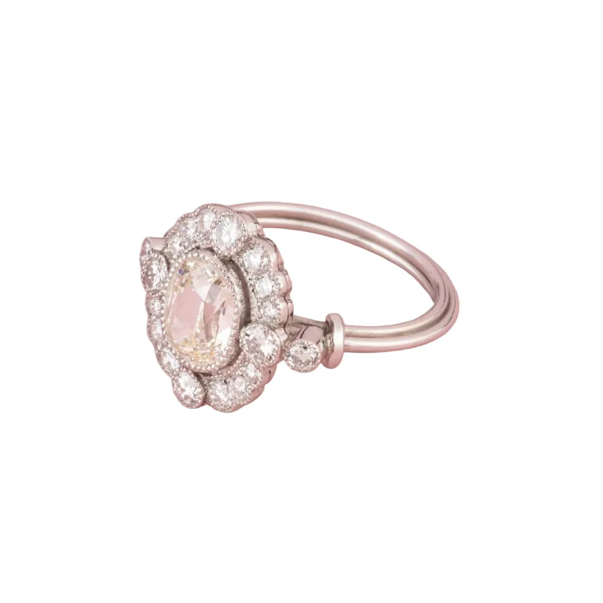 Bague Entourage en platine et diamants - Image 3
