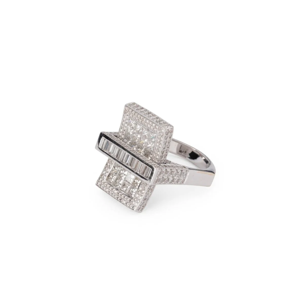 Bague Rectangulaire en or blanc et diamants - Image 2