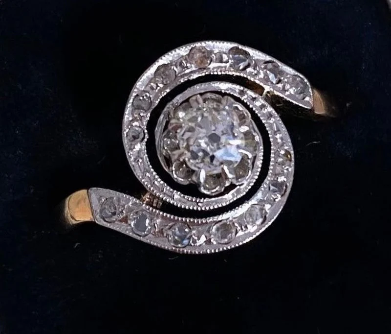 Bague tourbillon ancienne, en or Jaune 18k, platine et diamants - Image 2
