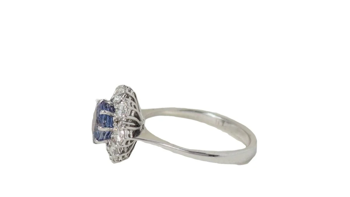 Bague Marguerite en or blanc, saphir et diamants - Image 4