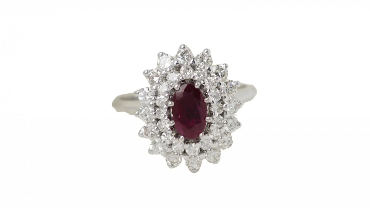 Bague Marguerite en or blanc, rubis et diamants