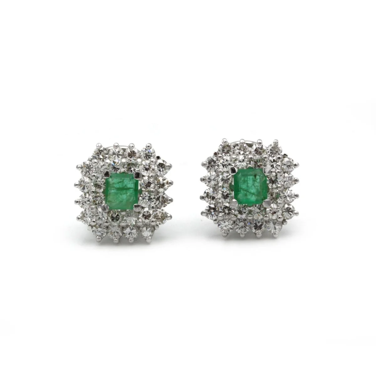 Boucles d'oreilles Clips en or blanc, émeraudes et diamants