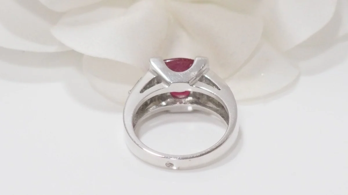 Bague En Or Blanc Rubis Et Diamants - Image 3
